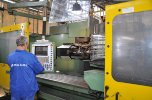 Pětiosé souvisle řízené CNC obráběcí centrum Ferrari S68 (6 D)